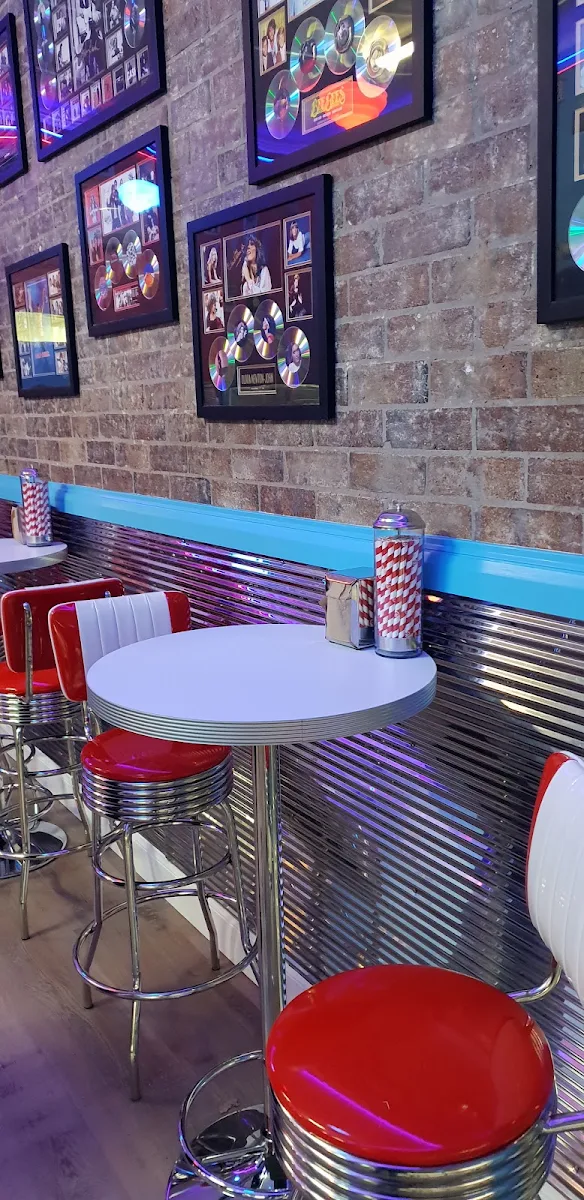 Vibe, Groove 'n' Grill Diner