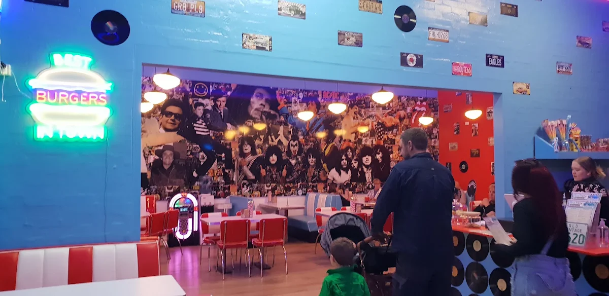 Vibe, Groove 'n' Grill Diner