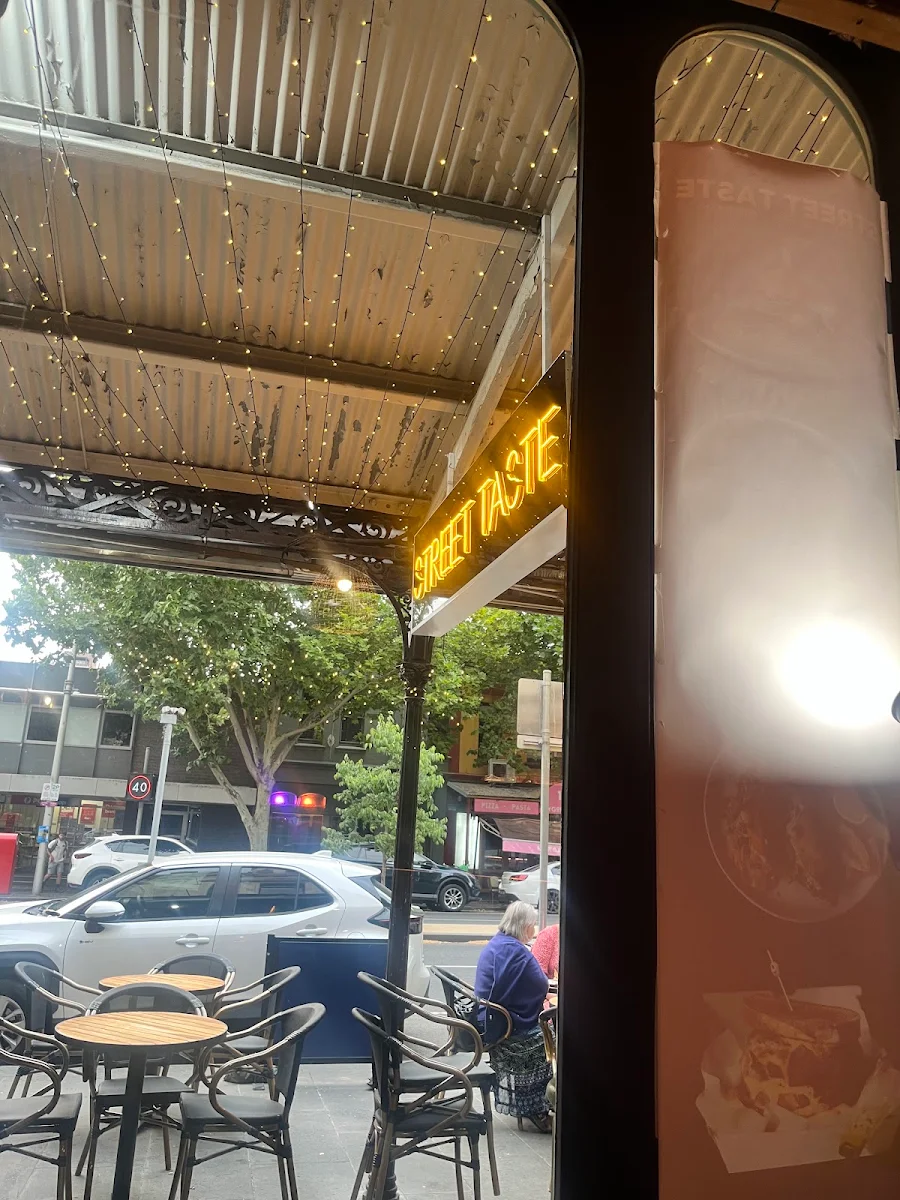 Vibe, Street Taste - Carlton