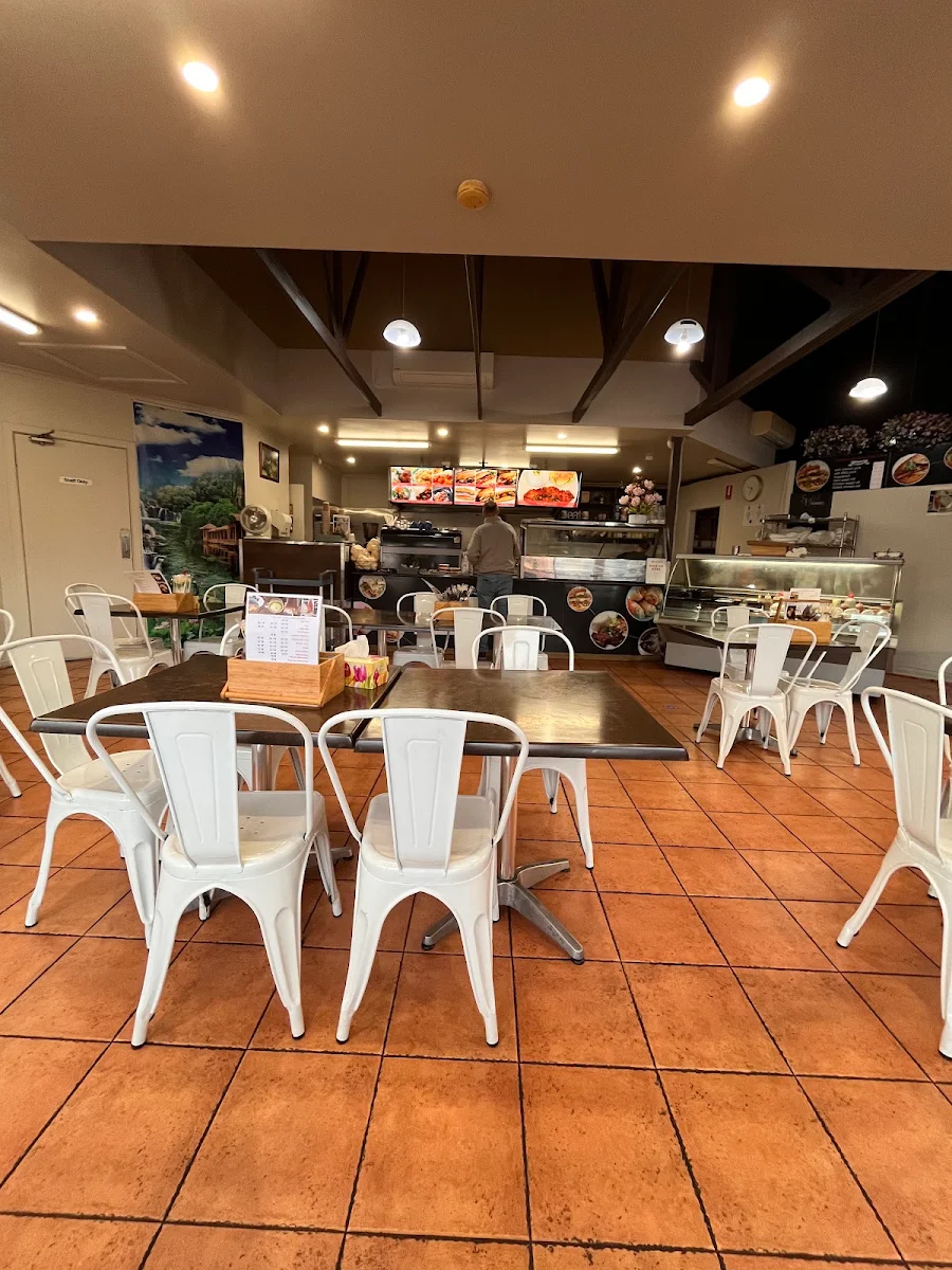 Vibe, Melton Pho