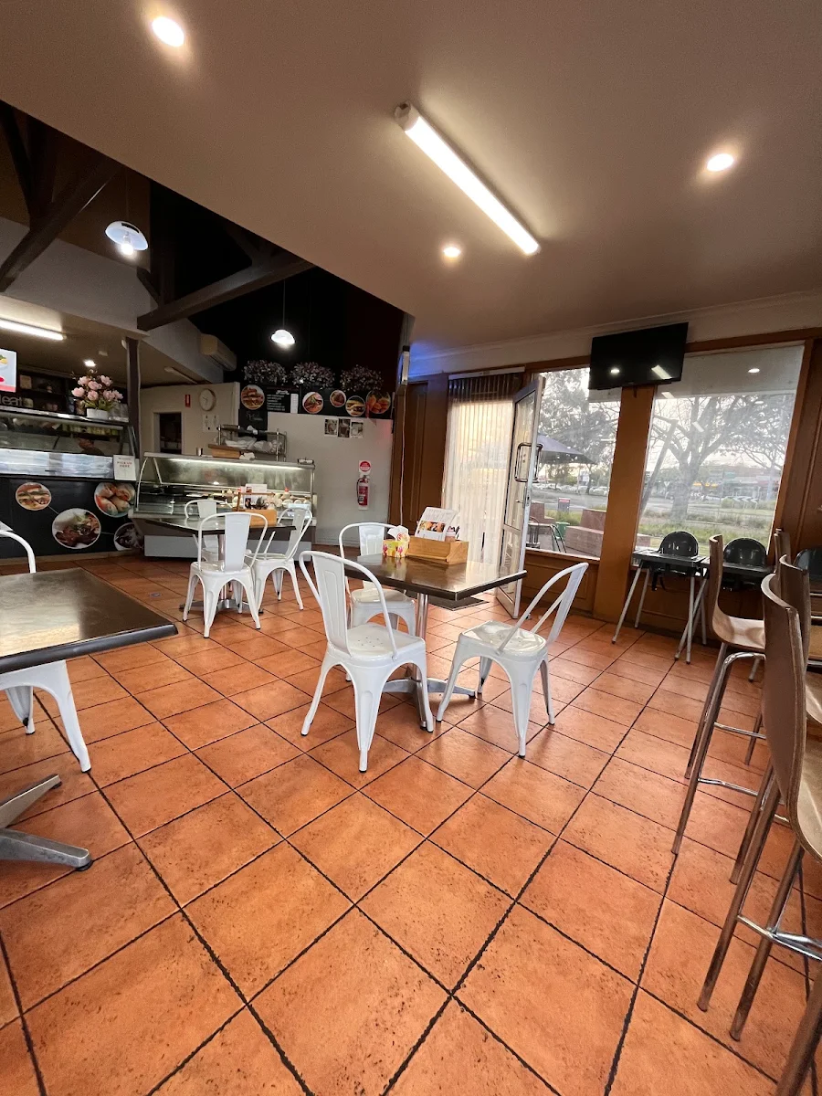 Vibe, Melton Pho