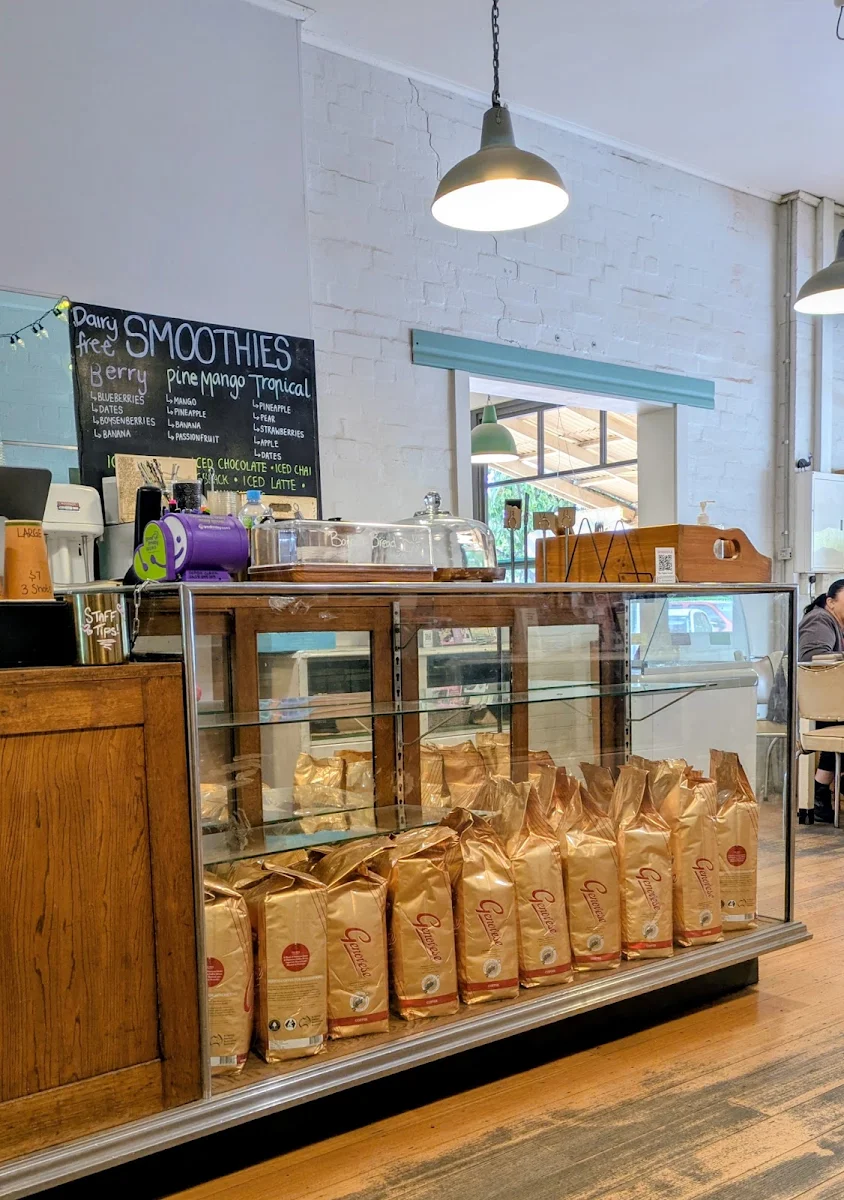Vibe, DIMBOOLA STORE