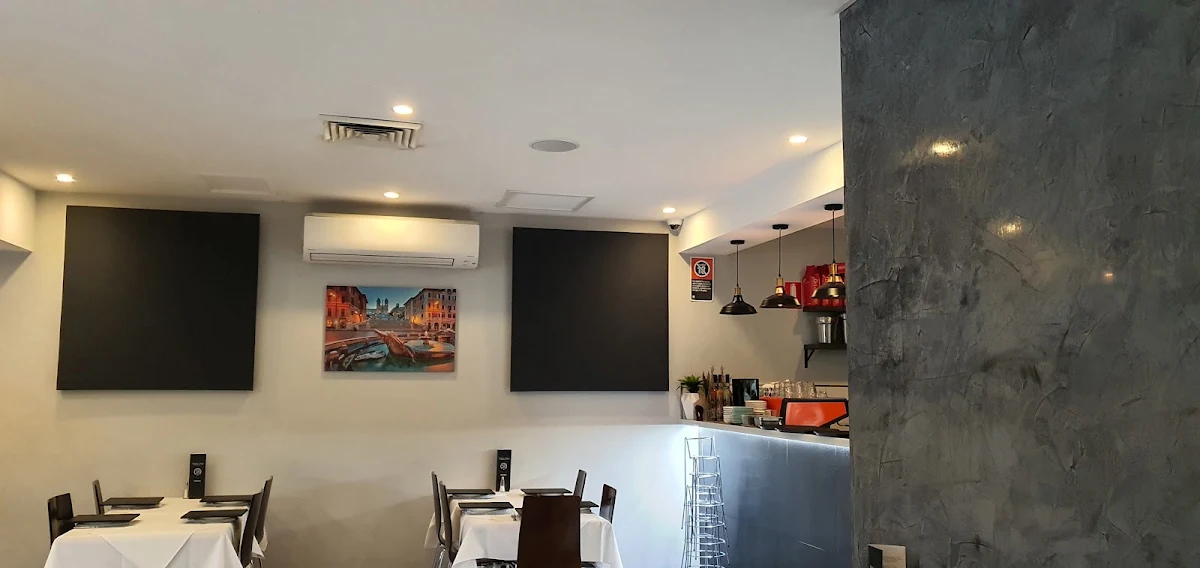 Vibe, Barbara's Italian Restaurant