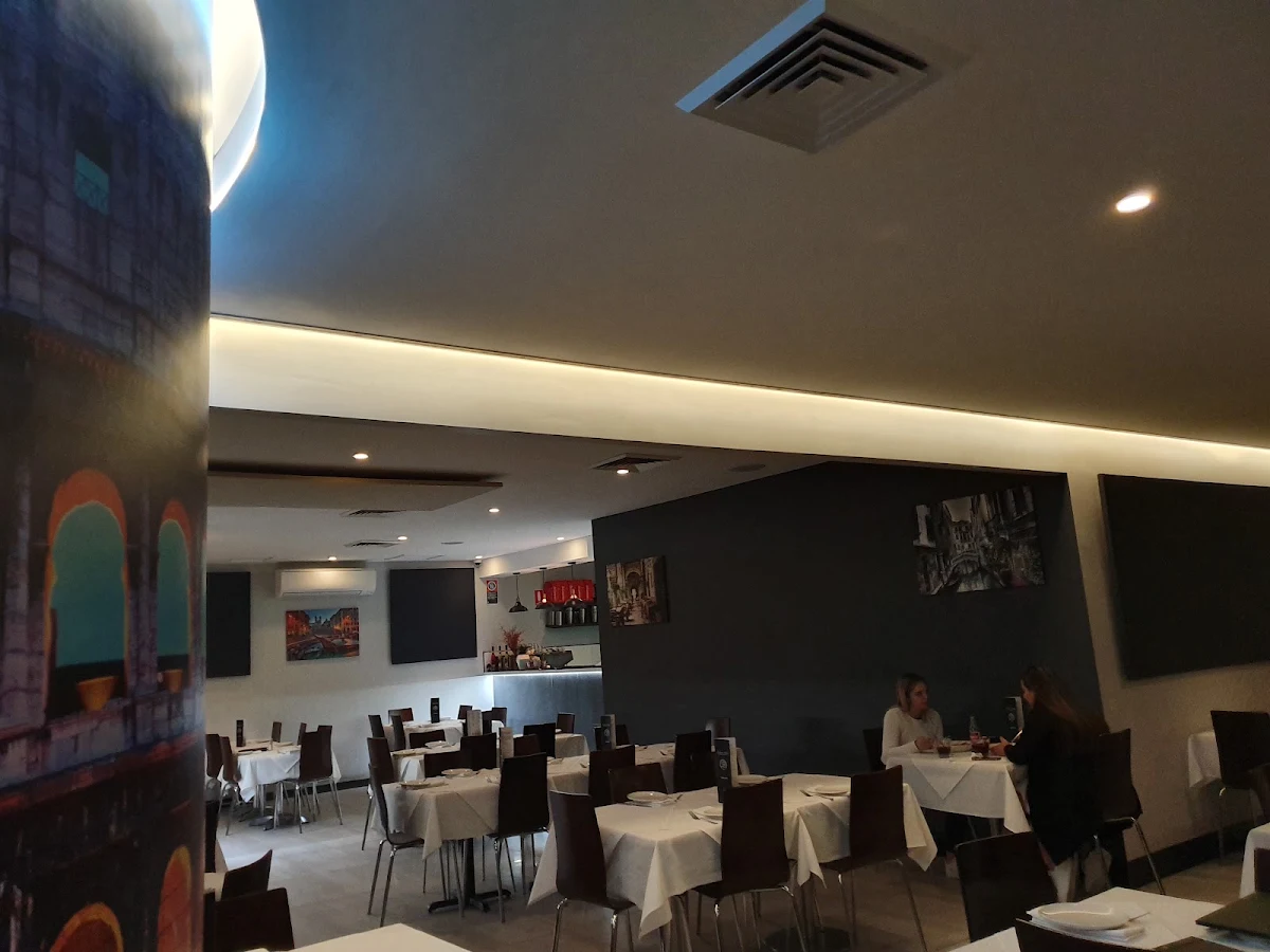 Vibe, Barbara's Italian Restaurant