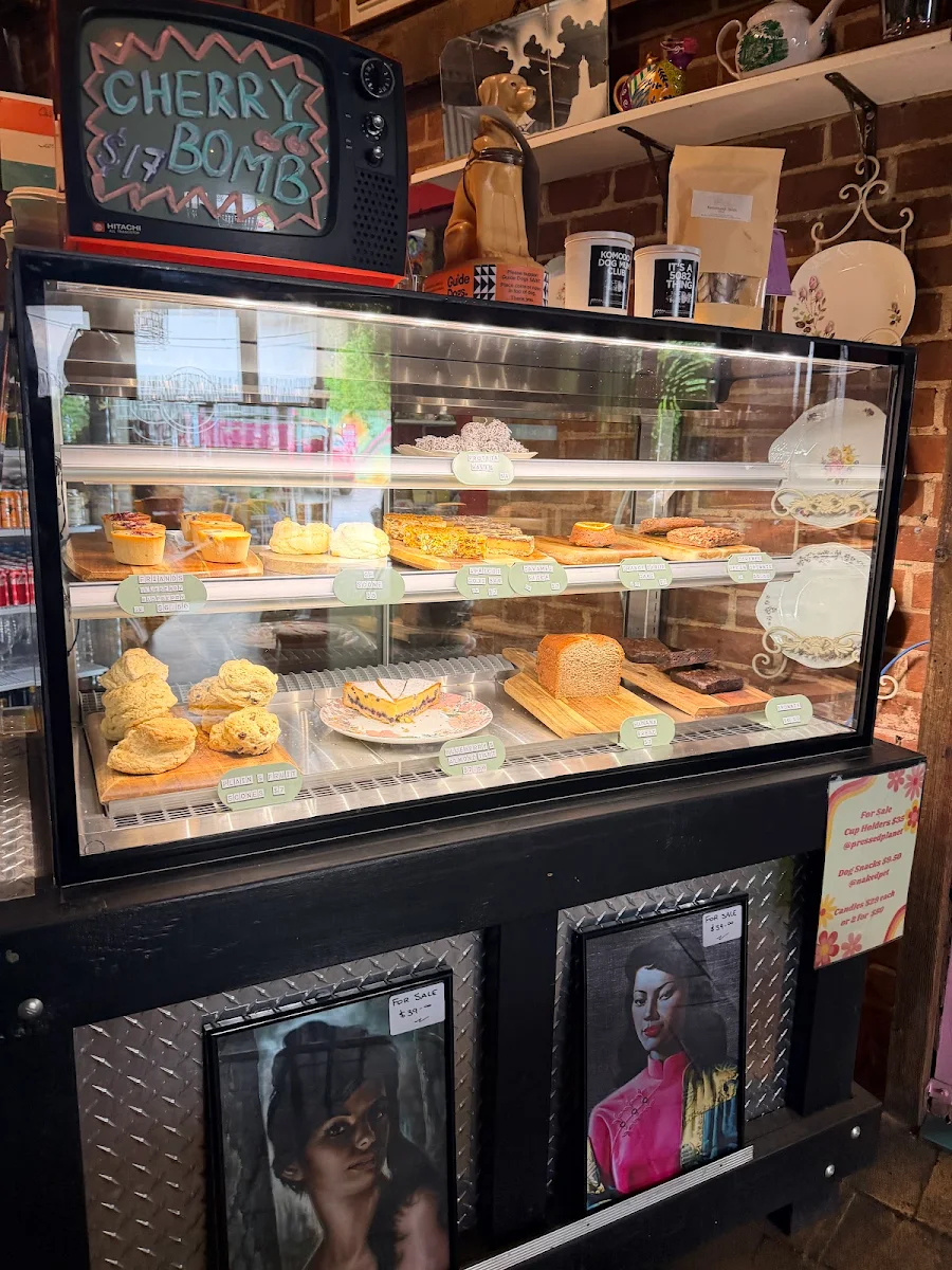 Vibe, Café Komodo