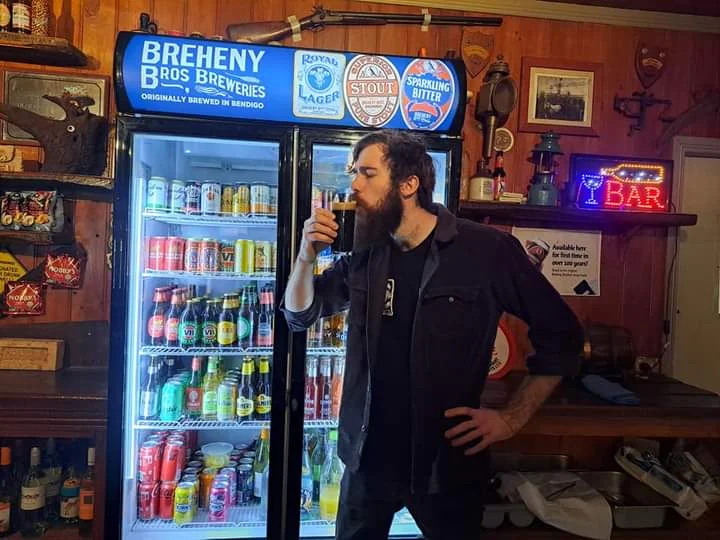 Vibe, Bush Pig Inn
