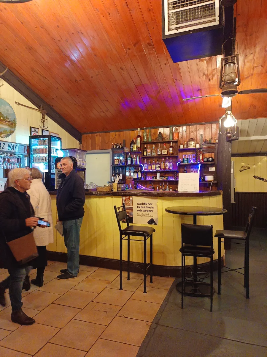 Vibe, Bush Pig Inn