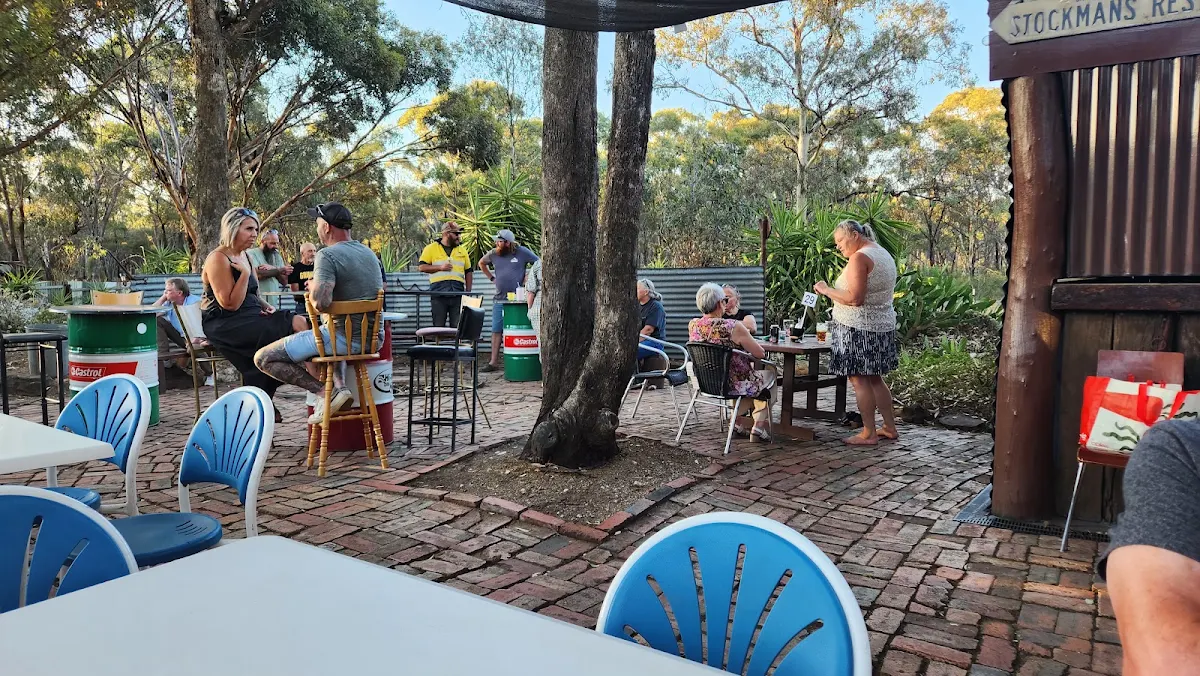 Vibe, Bush Pig Inn