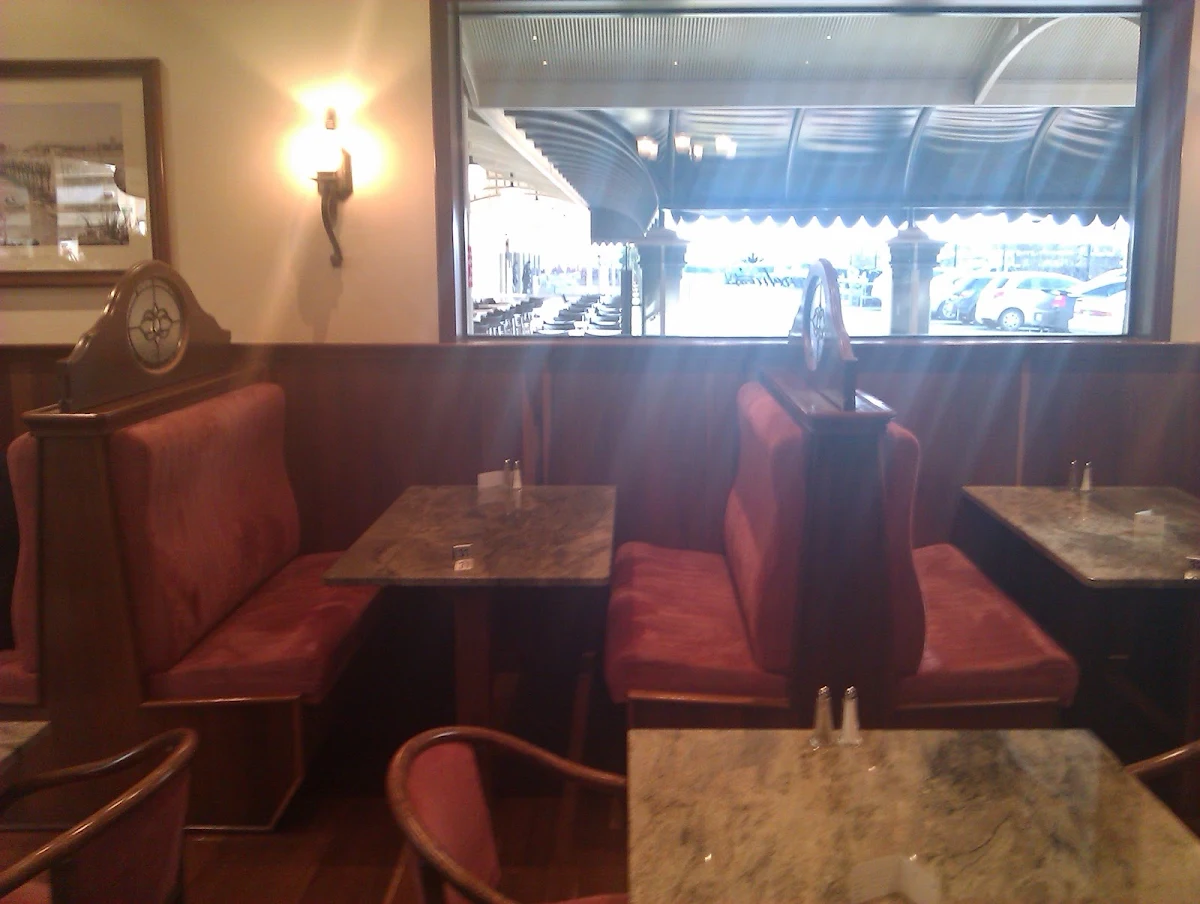 Vibe, Doncho's Cafe