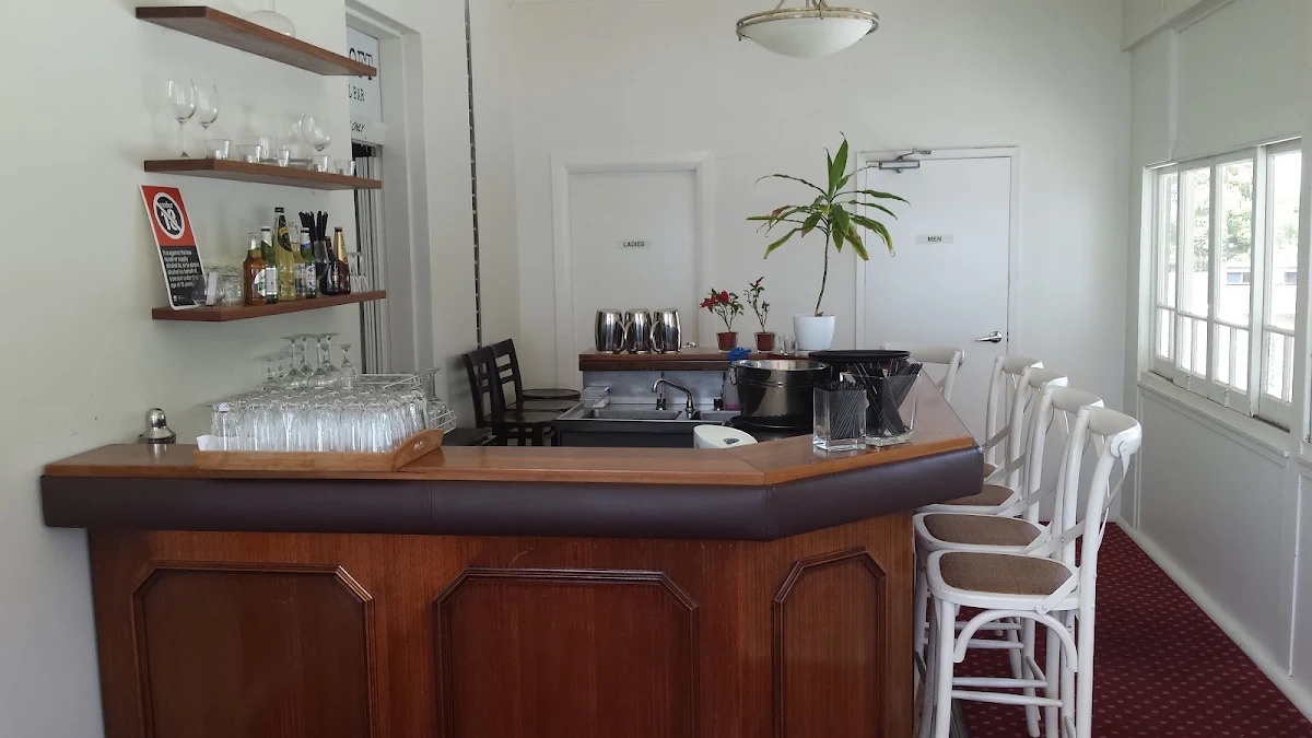 Vibe, The Lakehouse Pizza Bar and Grill