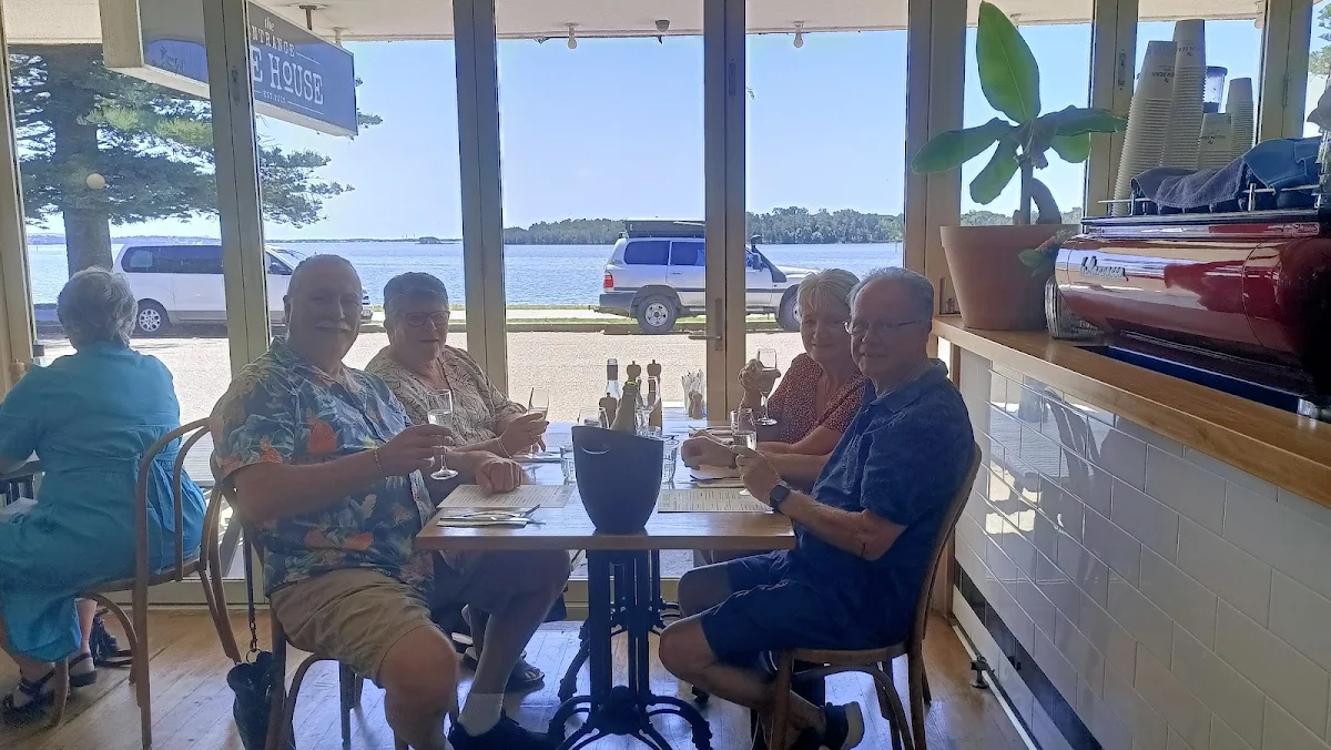 Vibe, The Lakehouse Pizza Bar and Grill