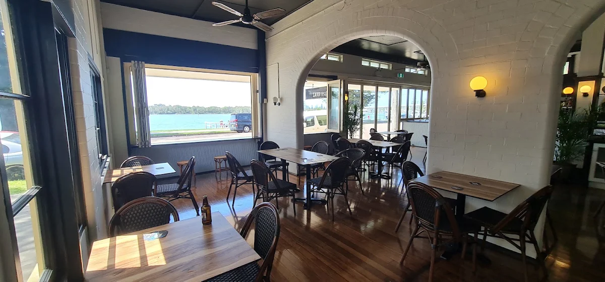 Vibe, The Lakehouse Pizza Bar and Grill