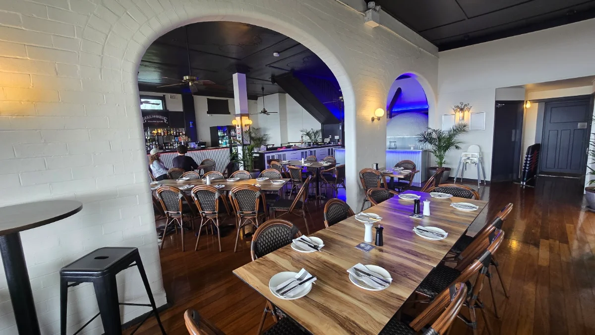 Vibe, The Lakehouse Pizza Bar and Grill