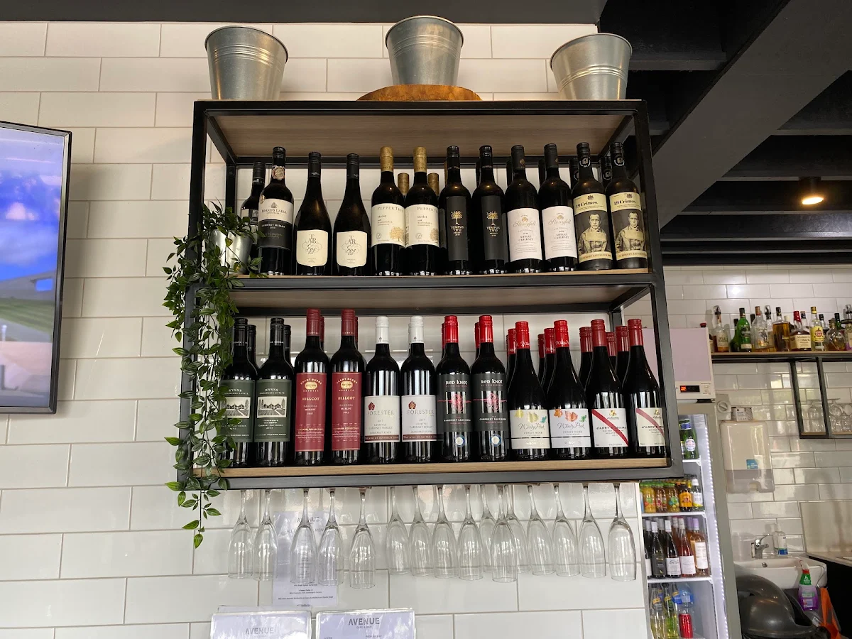 Vibe, Avenue Cafe - Bar