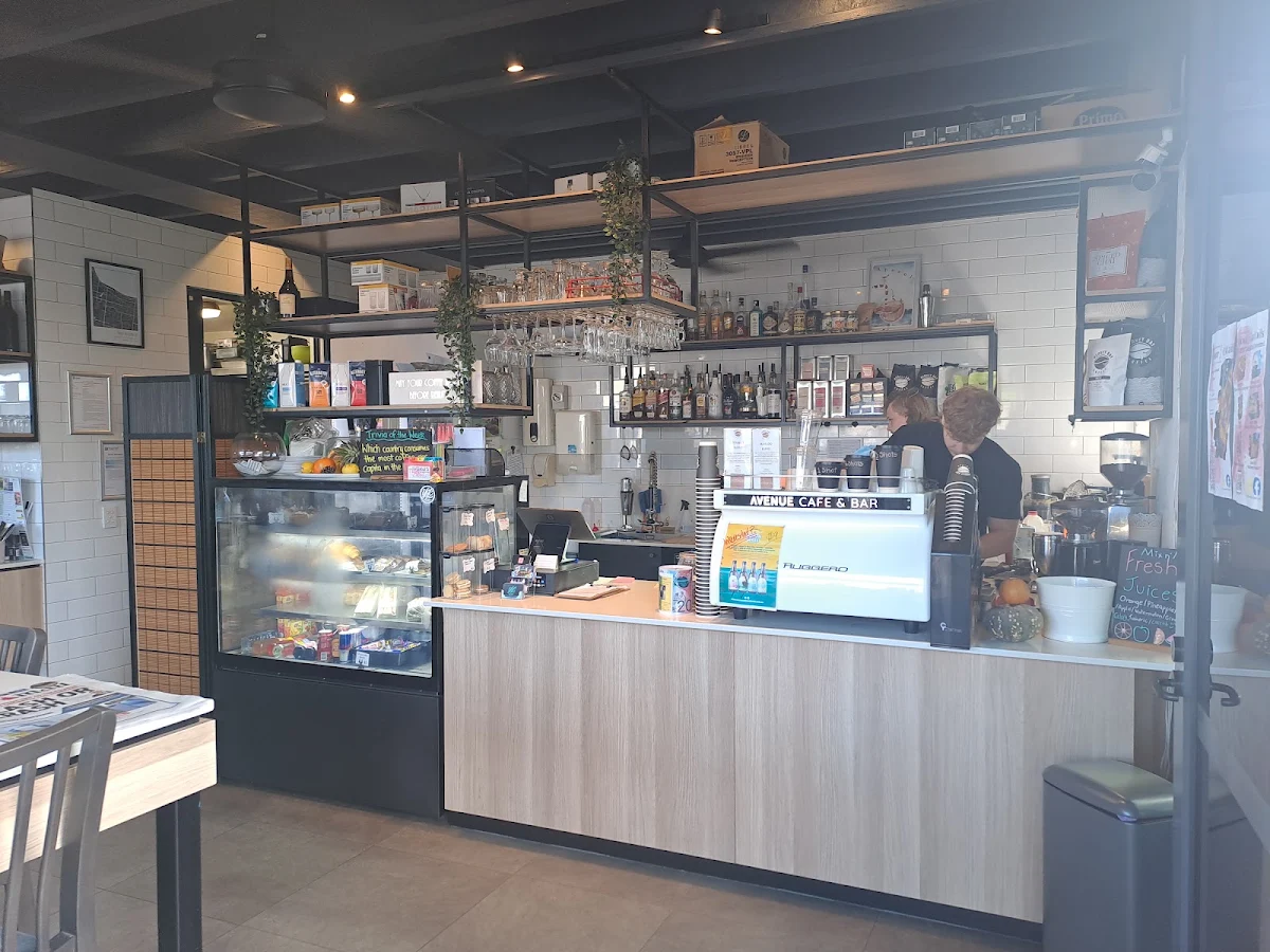 Vibe, Avenue Cafe - Bar