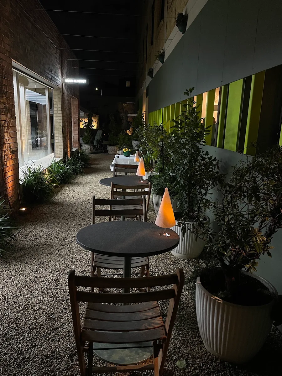 Vibe, Di Stasio Carlton
