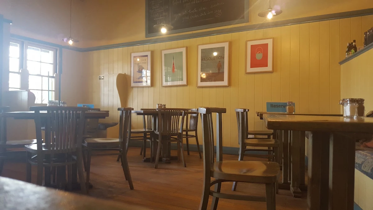 Vibe, Blue Mist Cafe