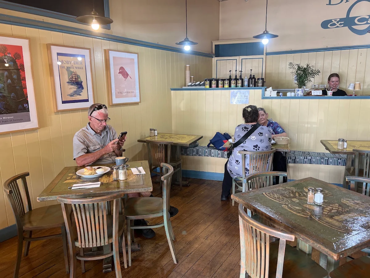 Vibe, Blue Mist Cafe