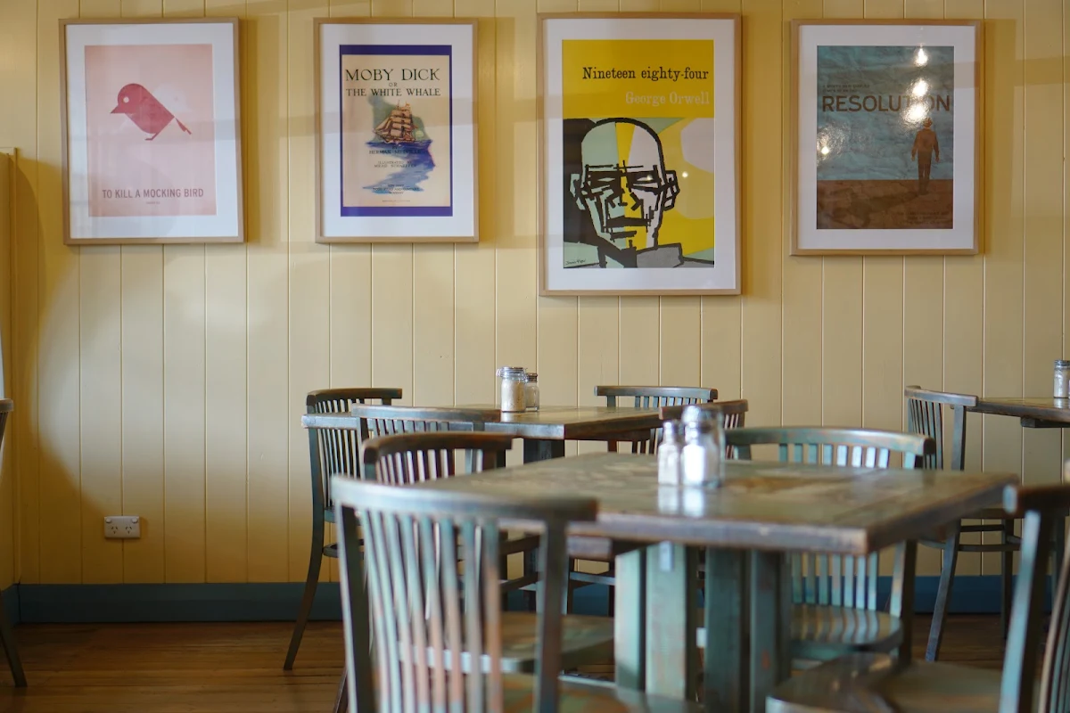 Vibe, Blue Mist Cafe