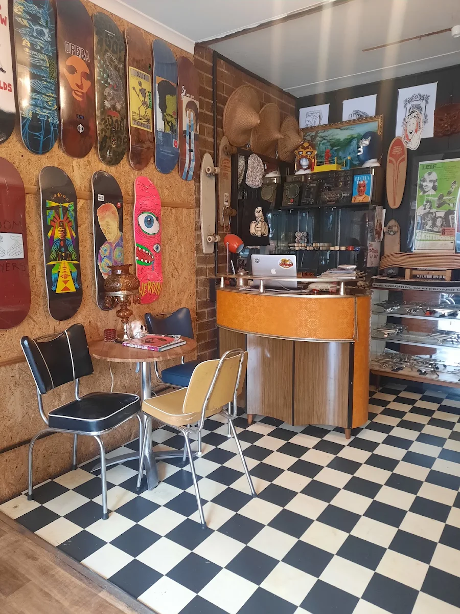 Vibe, Skip's Skateboard Shop