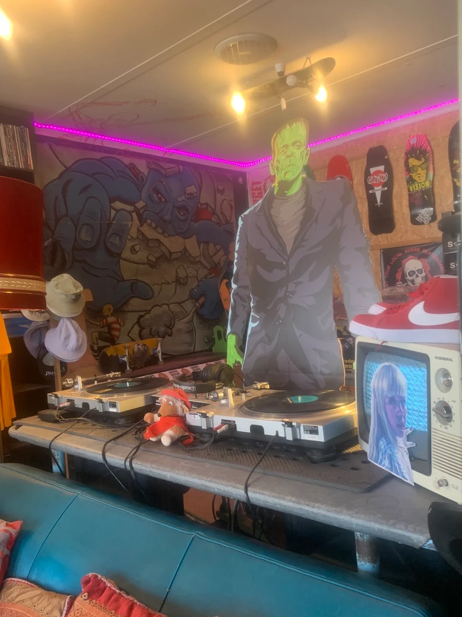Vibe, Skip's Skateboard Shop