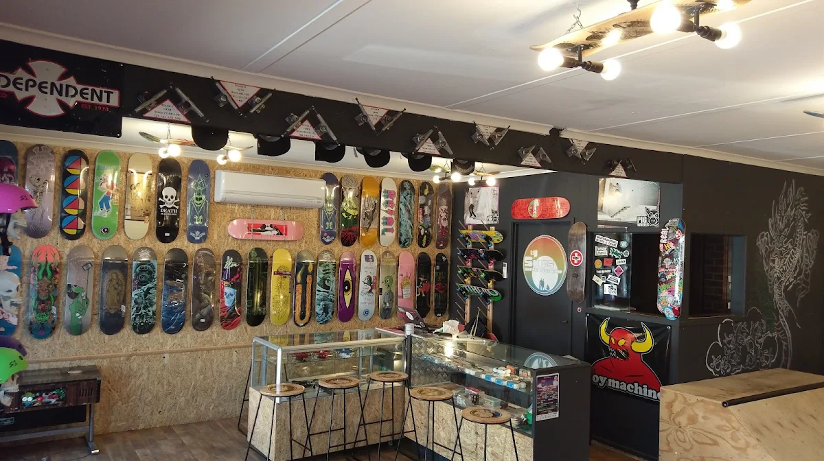Vibe, Skip's Skateboard Shop