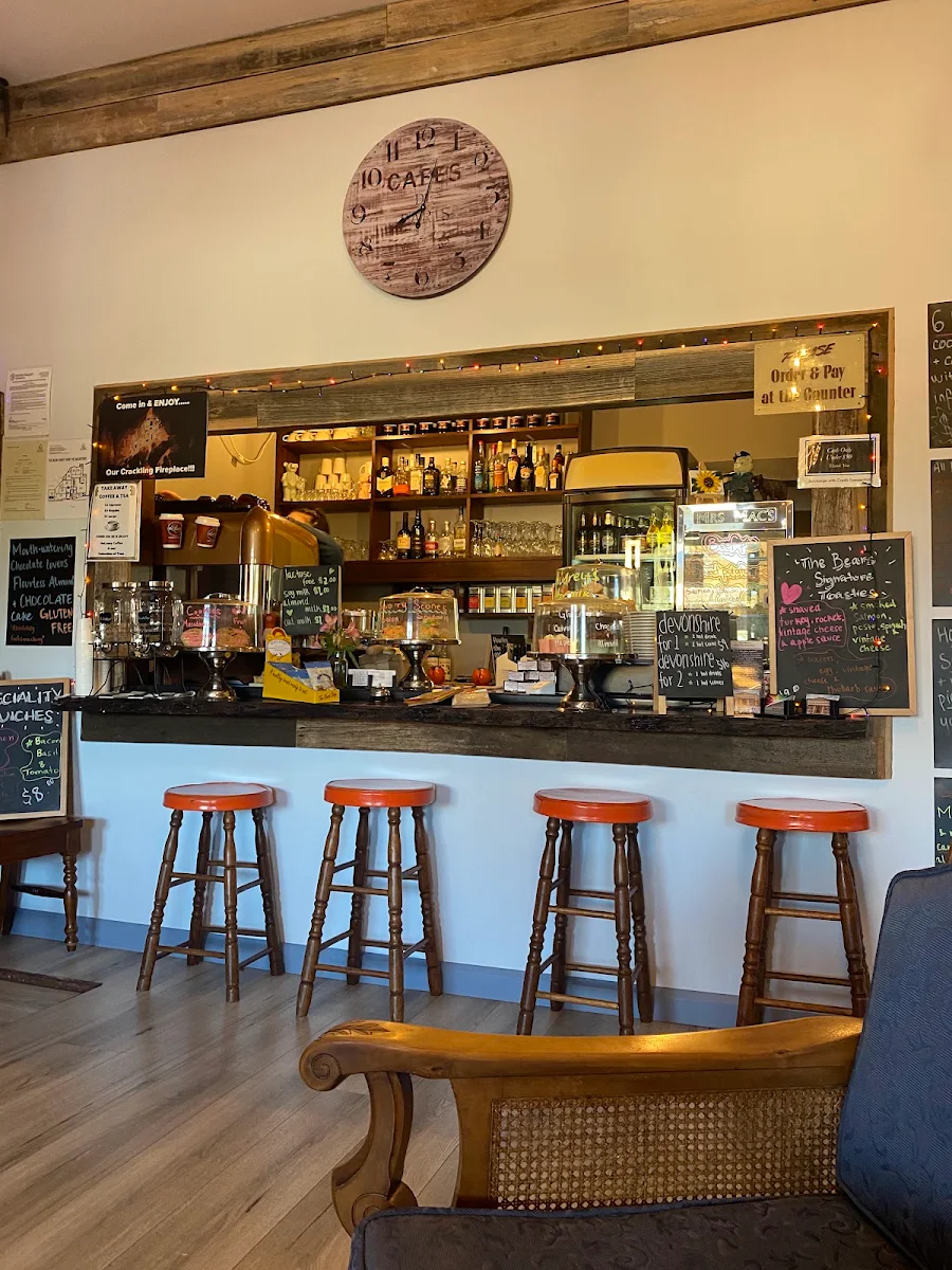 Vibe, The Bears Cafe & B&B