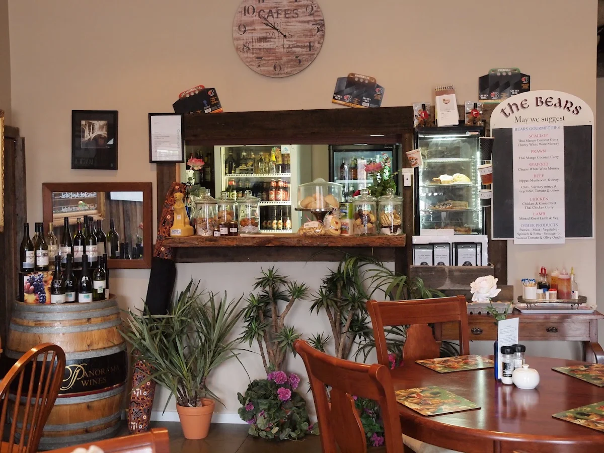 Vibe, The Bears Cafe & B&B