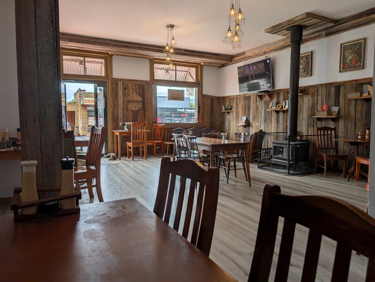 Vibe, The Bears Cafe & B&B
