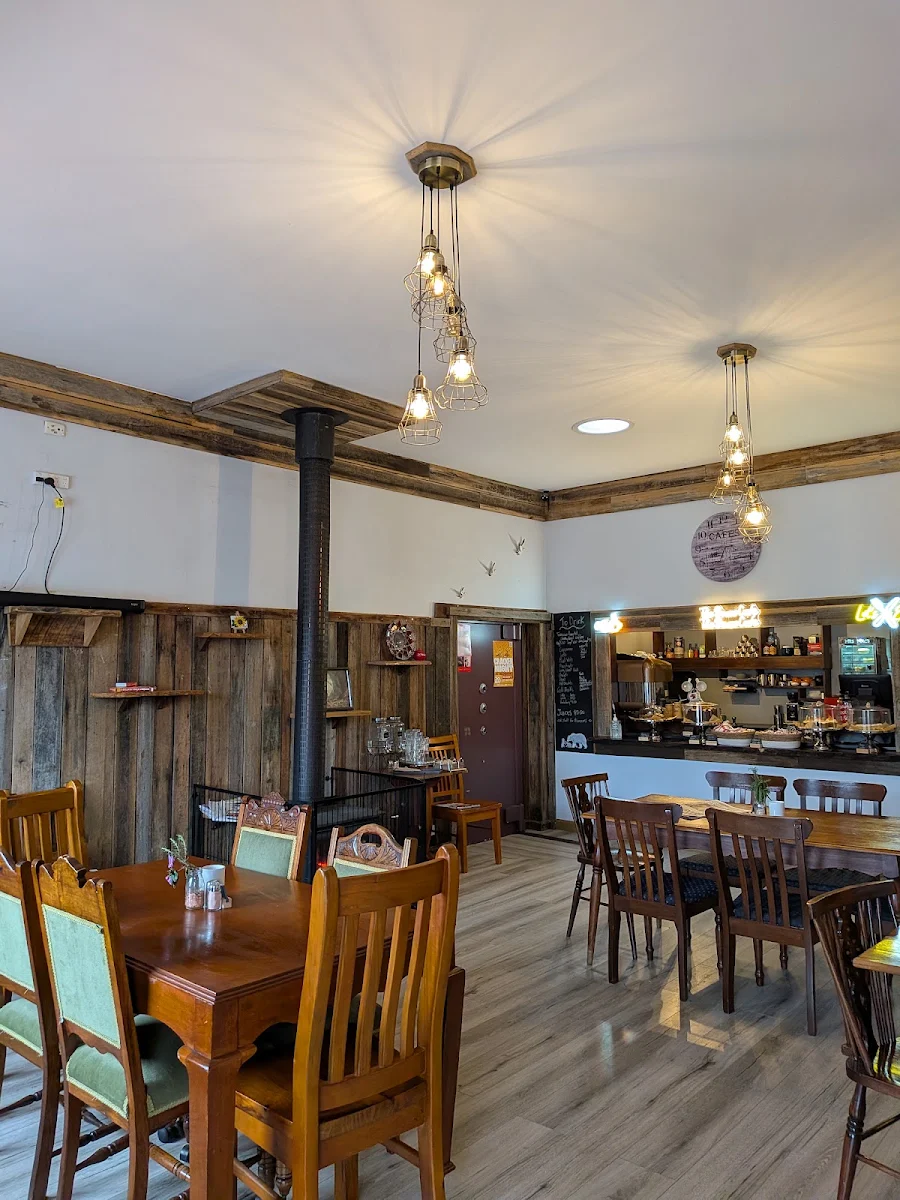 Vibe, The Bears Cafe & B&B