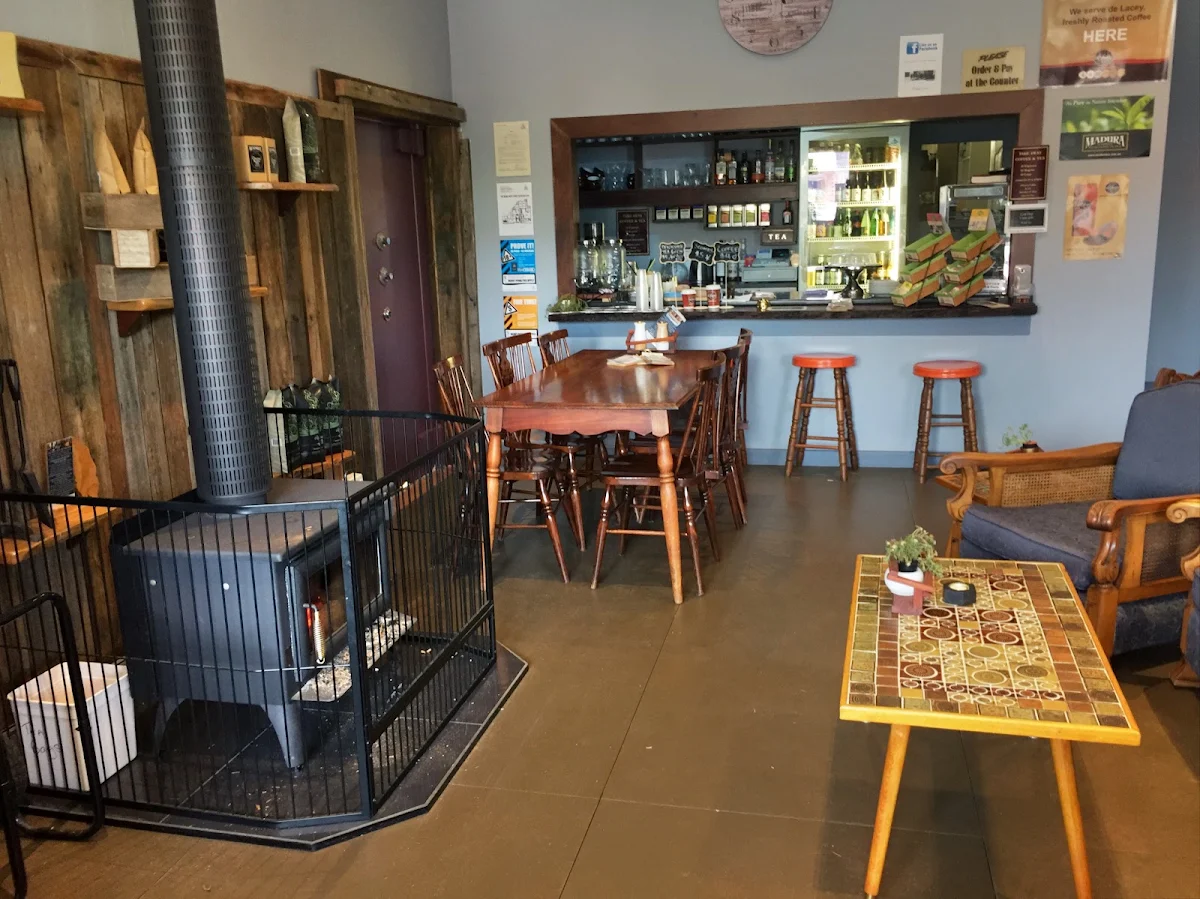 Vibe, The Bears Cafe & B&B