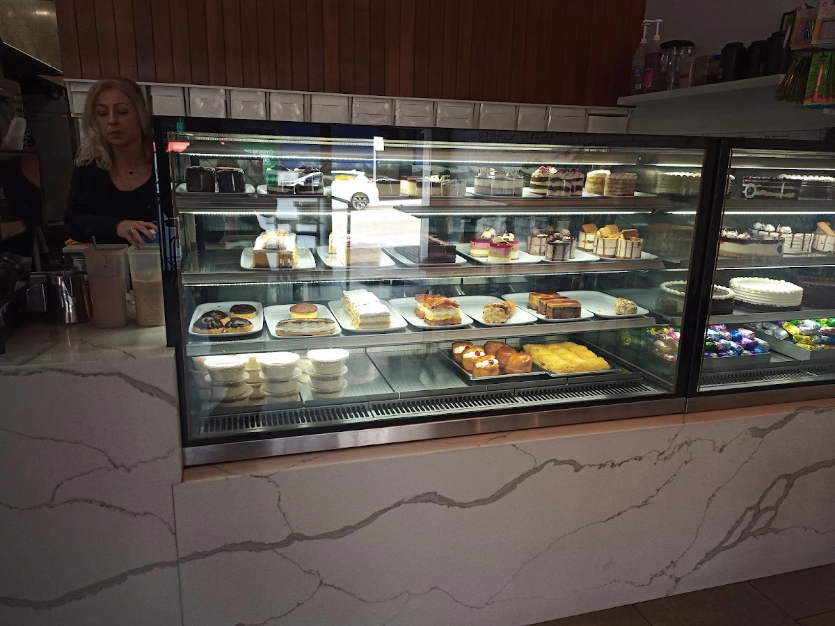 Vibe, Belmore Cakes