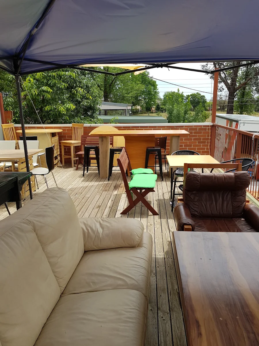 Vibe, Sweet Little Cafe