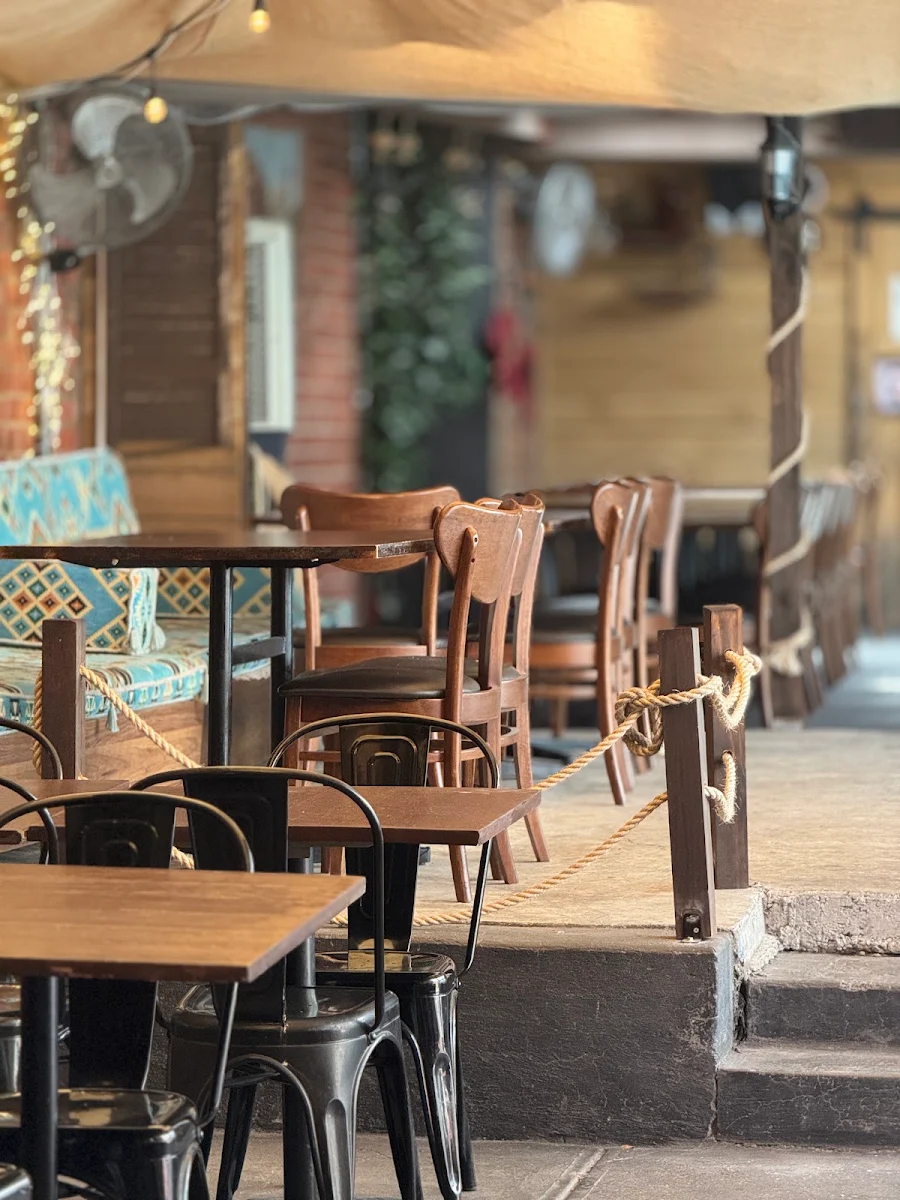Vibe, Raqwa Cafe & Bakery