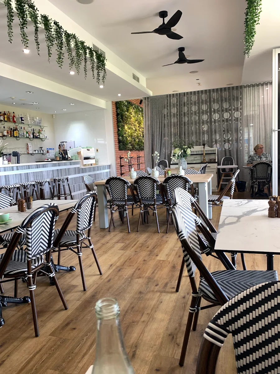 Vibe, Archer Larder Cafe