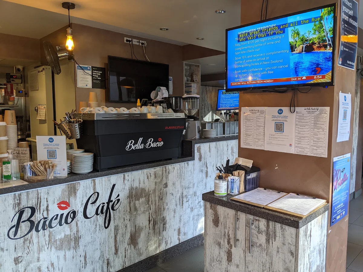 Vibe, Bella Bacio Café
