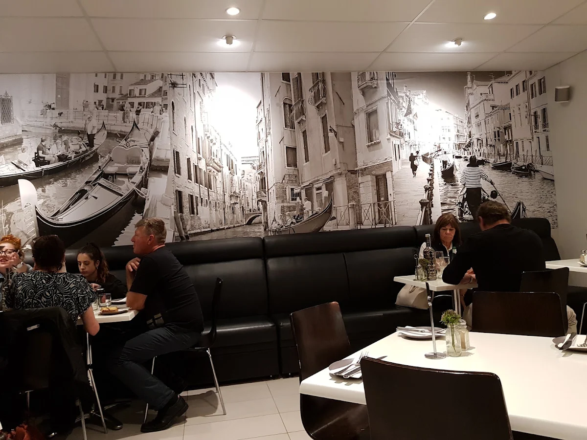 Vibe, Brushfoot Cafe