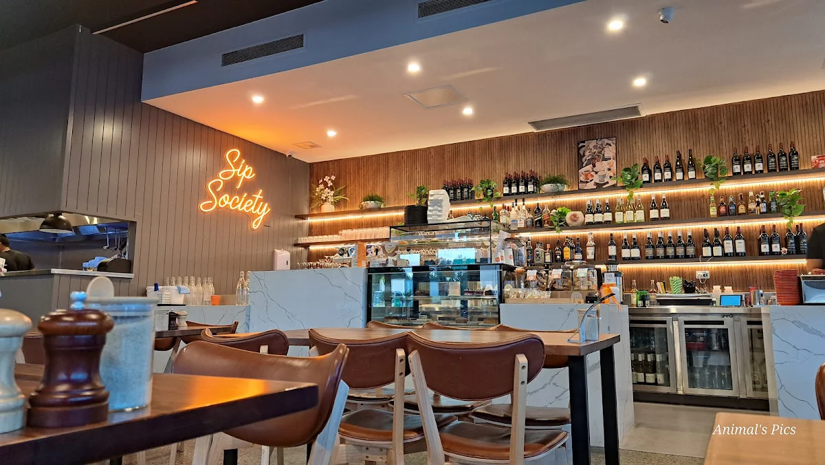 Vibe, Sip Society Cafe & Bar