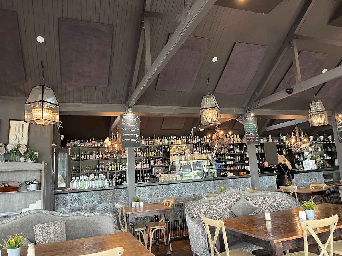 Vibe, Boatshed Restaurant
