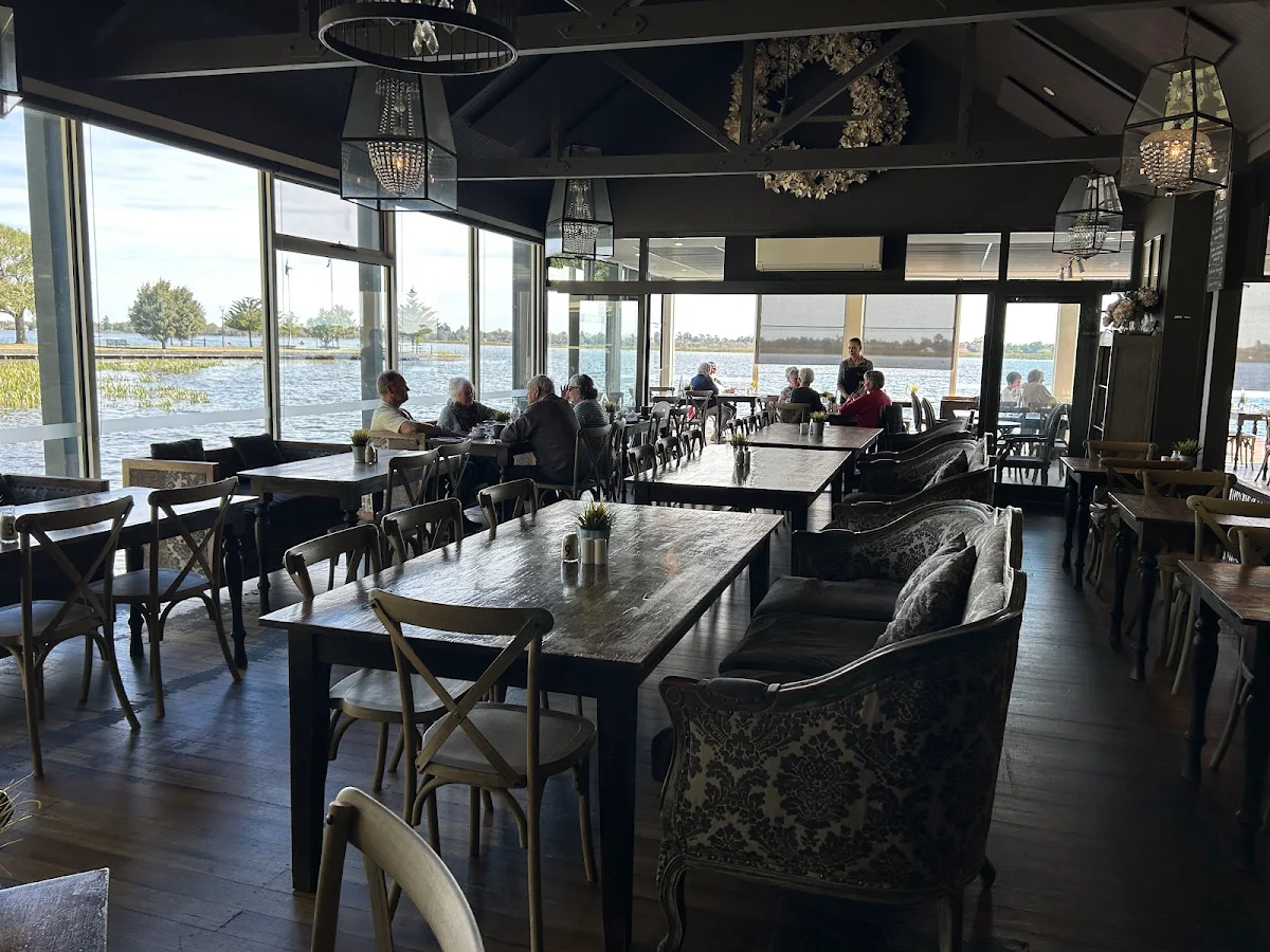 Vibe, Boatshed Restaurant