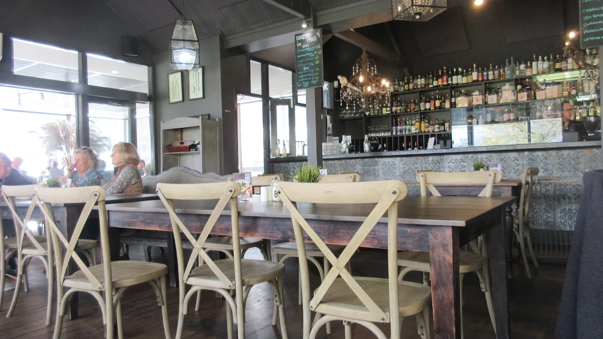 Vibe, Boatshed Restaurant