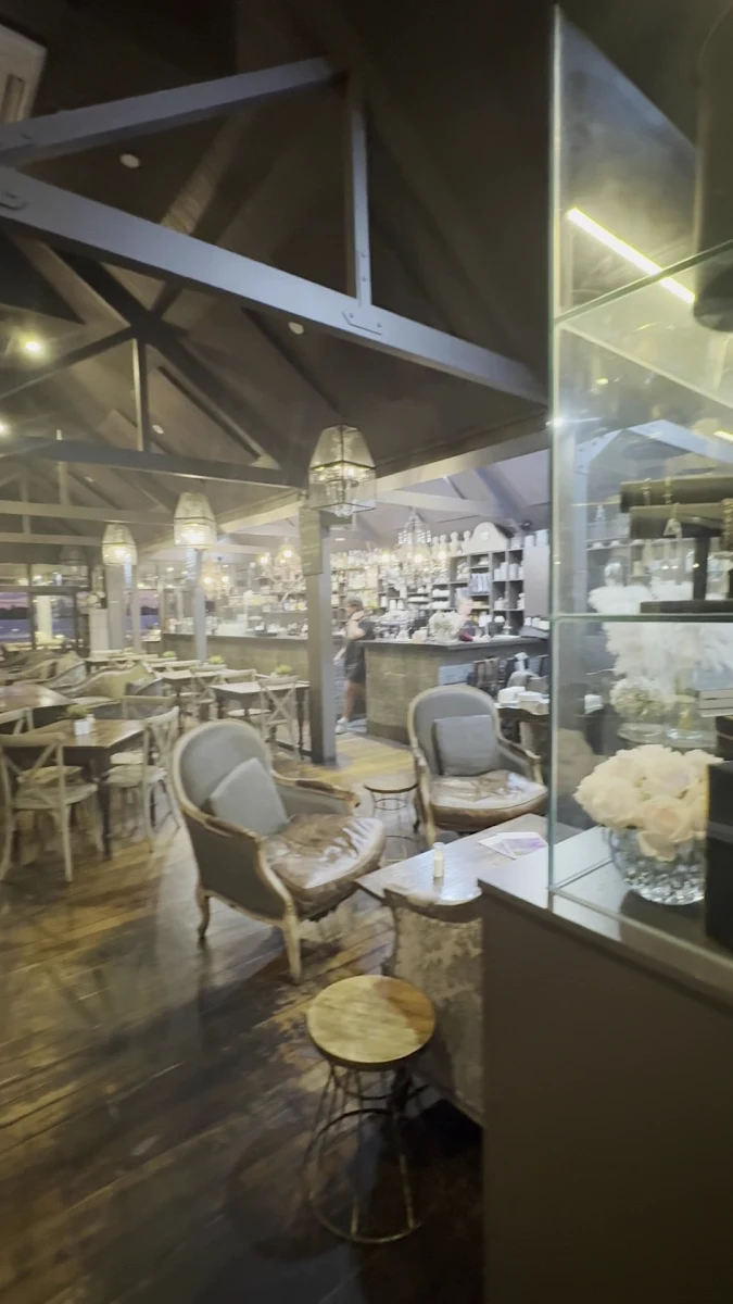 Vibe, Boatshed Restaurant