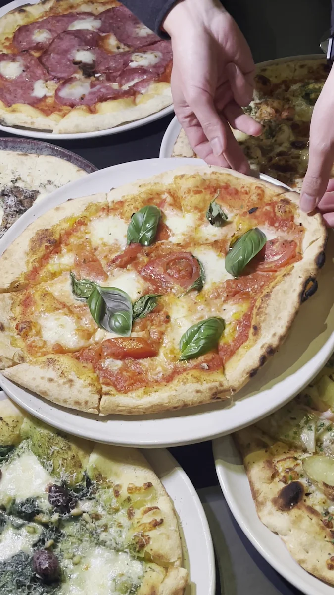 Food & drink, EST Pizzeria