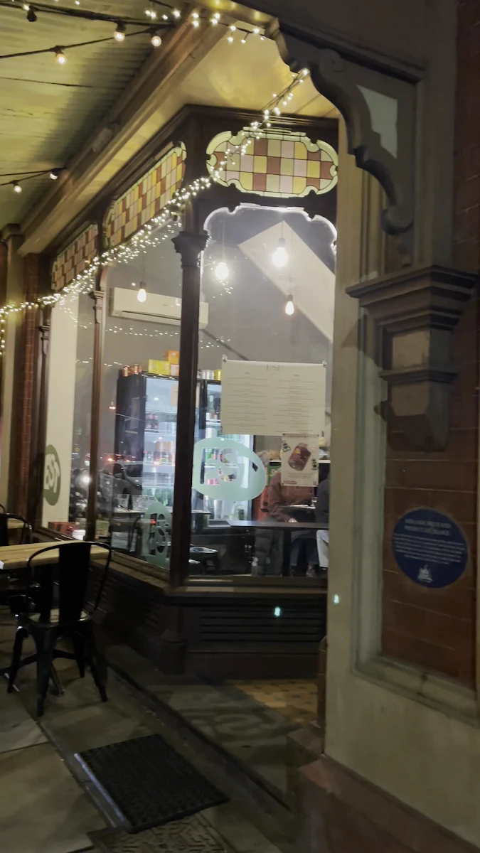 Vibe, EST Pizzeria
