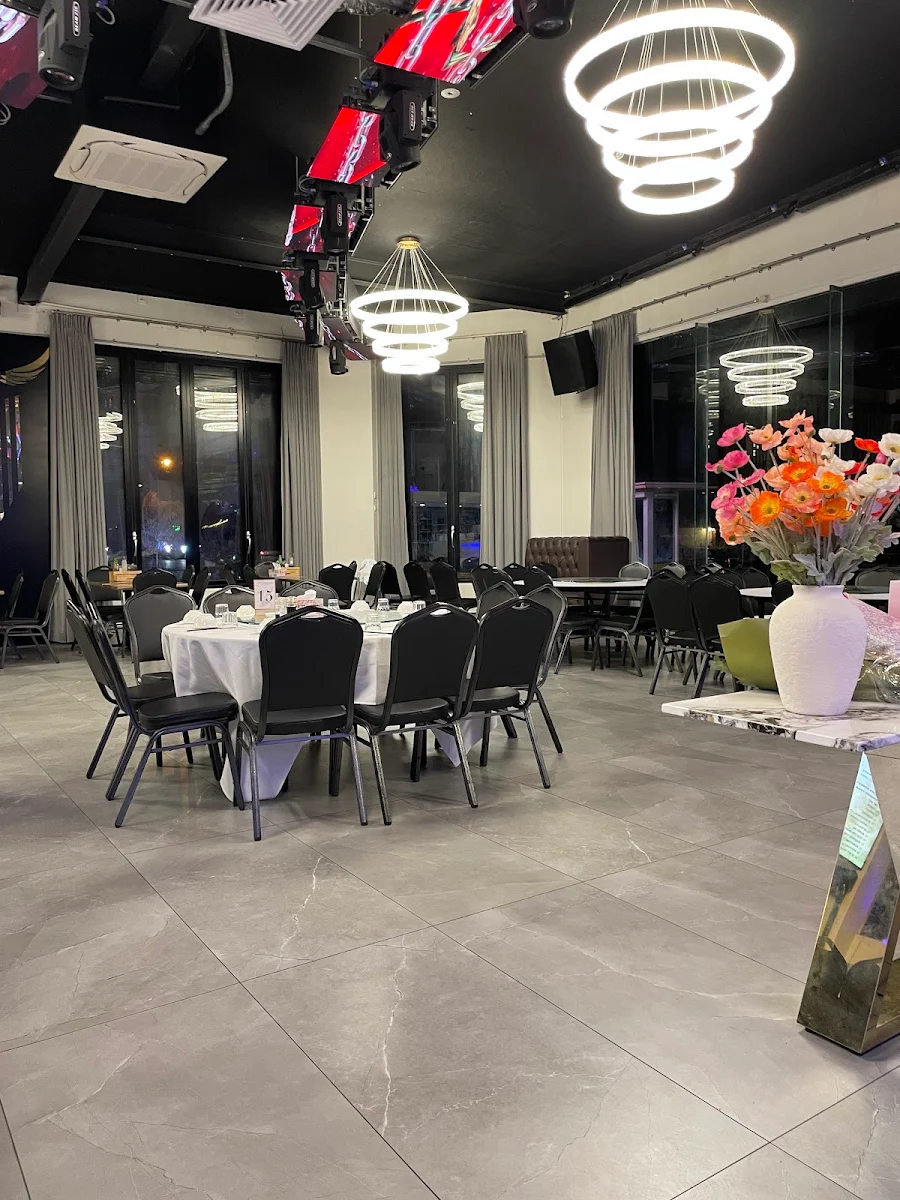 Vibe, Le&Co Restaurant Bar Cafe