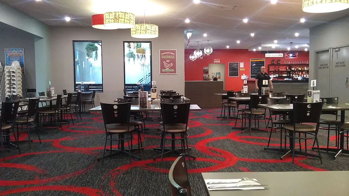 Vibe, Drouin Family Hotel