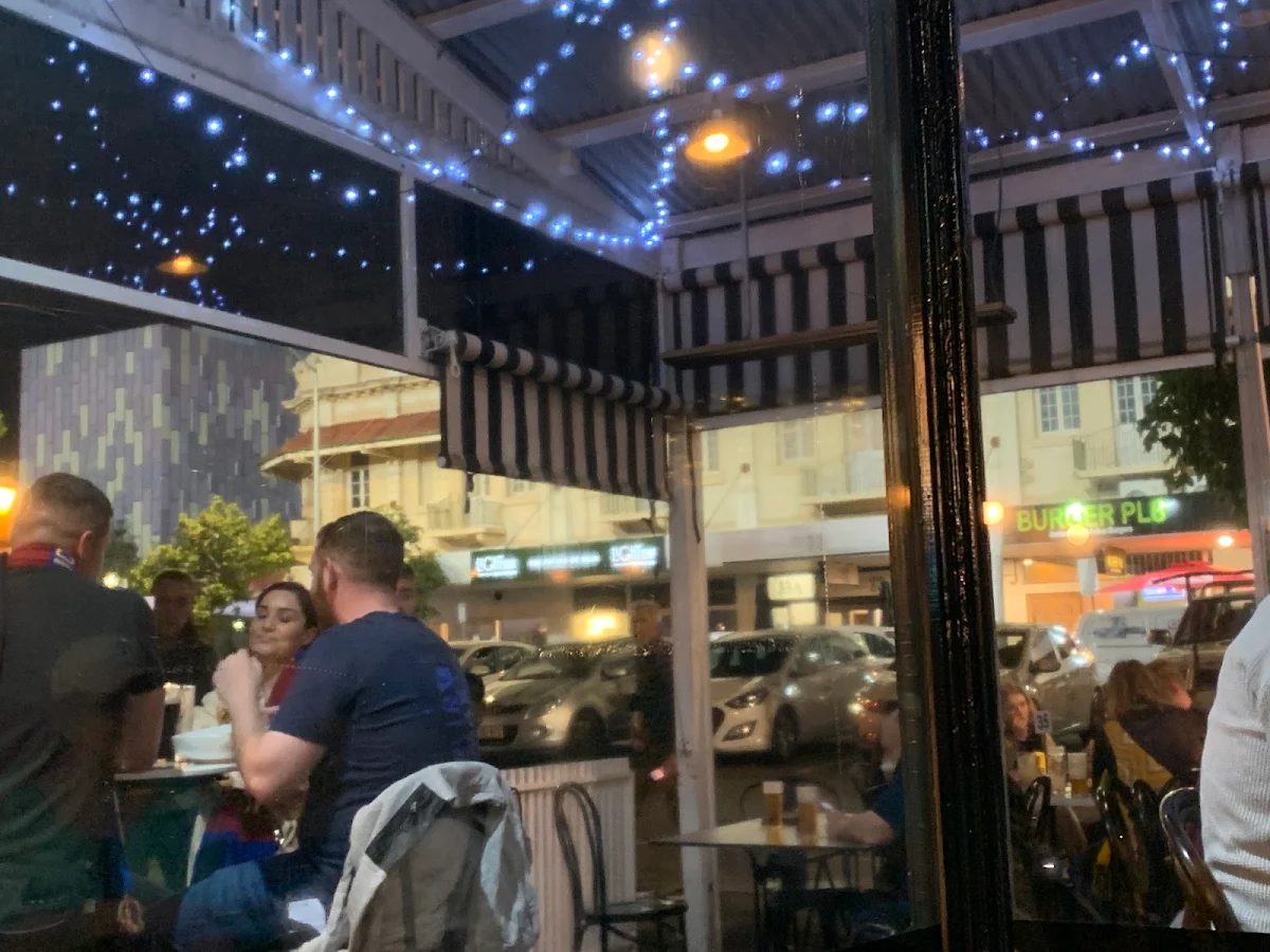 Vibe, The One Mile Woolloongabba (Sports Bar & Restaurant)