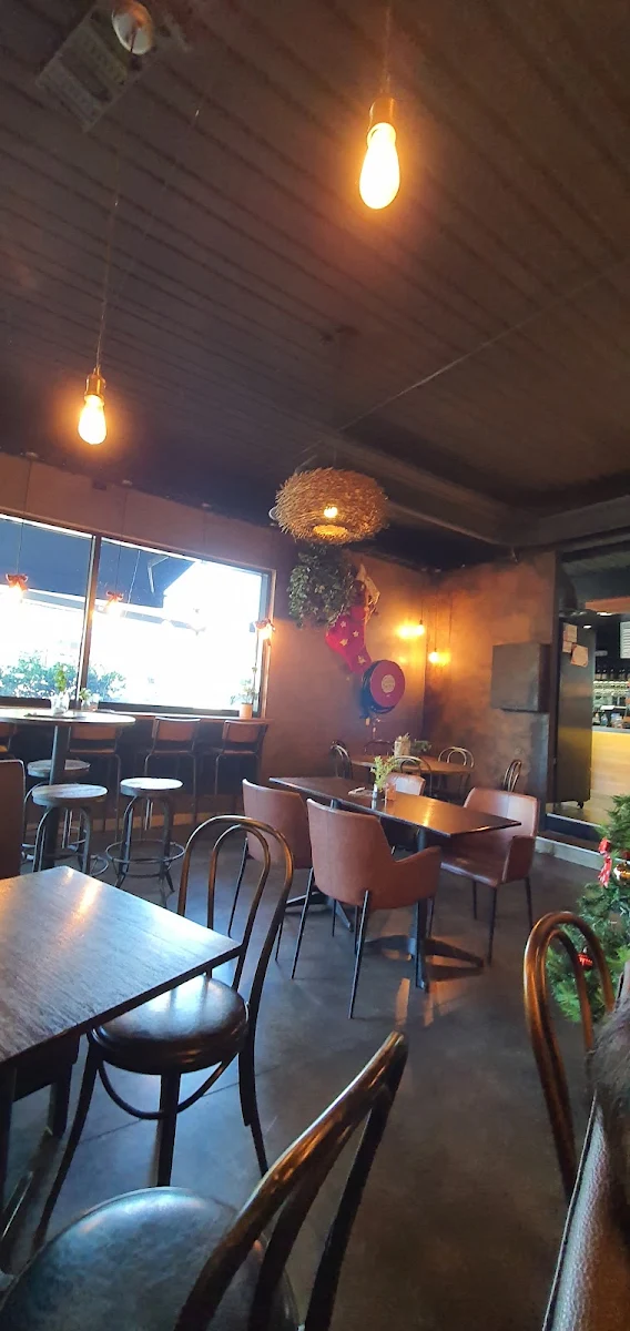 Vibe, Spinner's Souvlaki Bar And Grill
