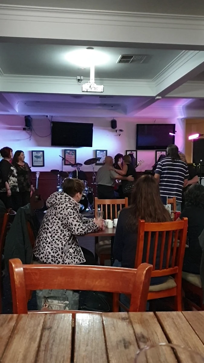 Vibe, Swan View Tavern
