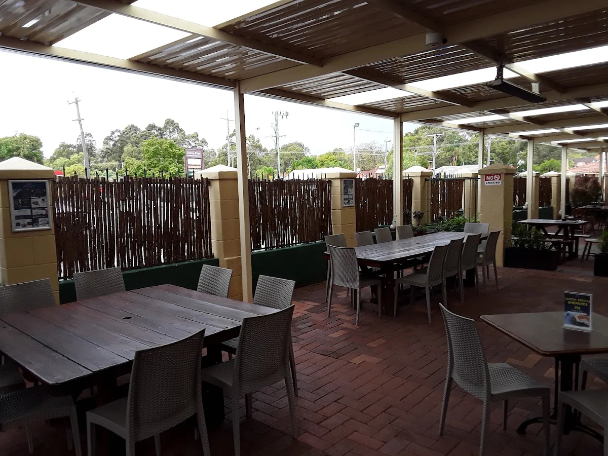 Vibe, Swan View Tavern